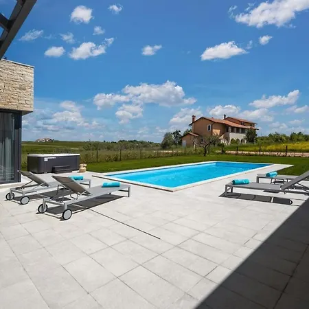 Estate * Brtonigla
