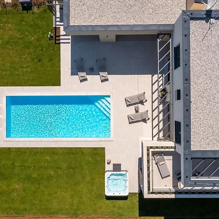 Estate *